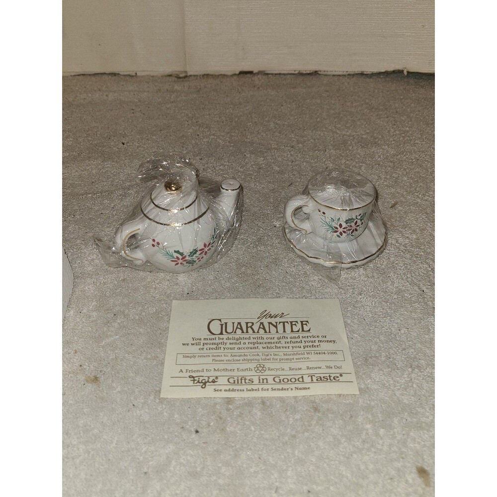 Salt & Pepper Set Figi’s Tea Pot Tea cup Saucer Christmas
